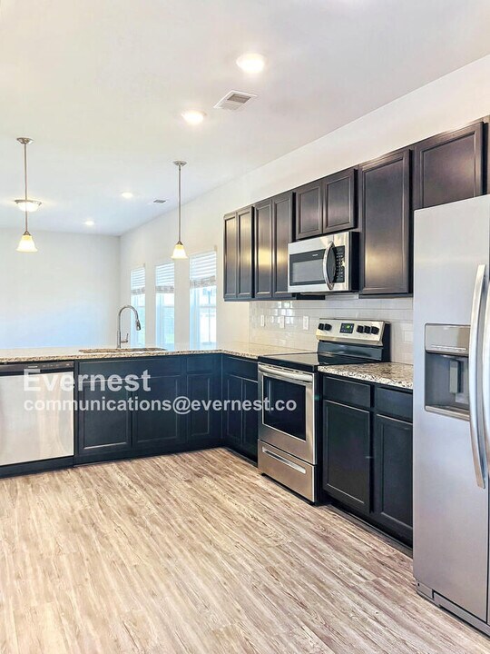 2217 Silverton Dr in Nashville, TN - Building Photo