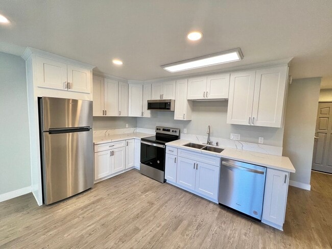 282 Redondo Ave in Long Beach, CA - Building Photo - Building Photo