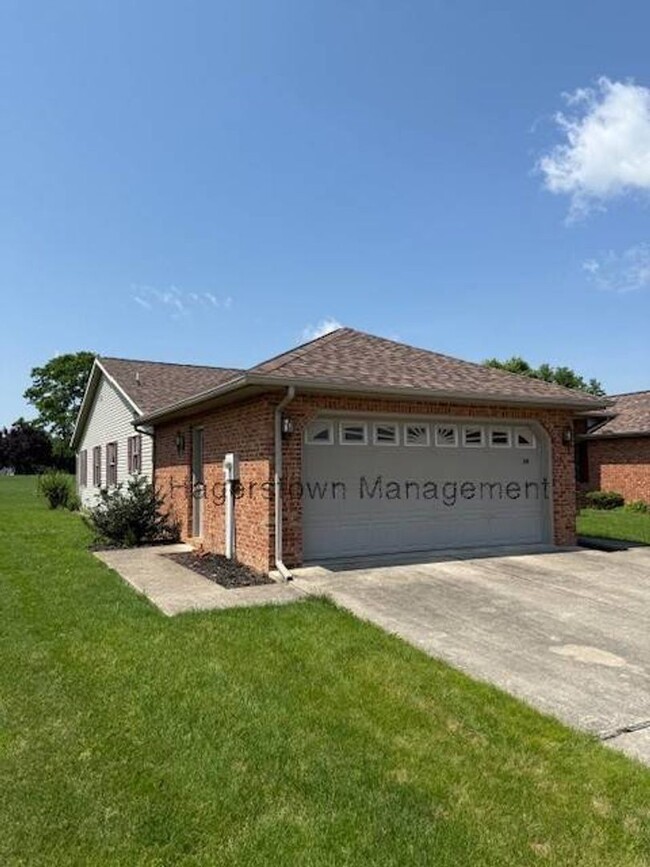 74 Homestead Dr in Greencastle, PA - Building Photo - Building Photo