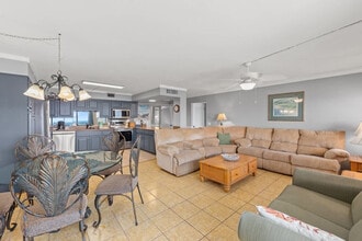 8743 Thomas Dr in Panama City Beach, FL - Building Photo - Building Photo