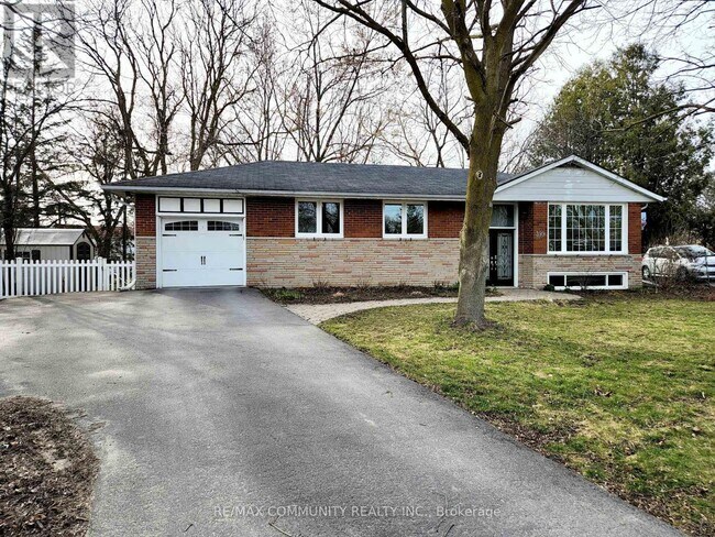 399 Loretta Crescent in Whitchurch-Stouffville, ON - Building Photo - Building Photo