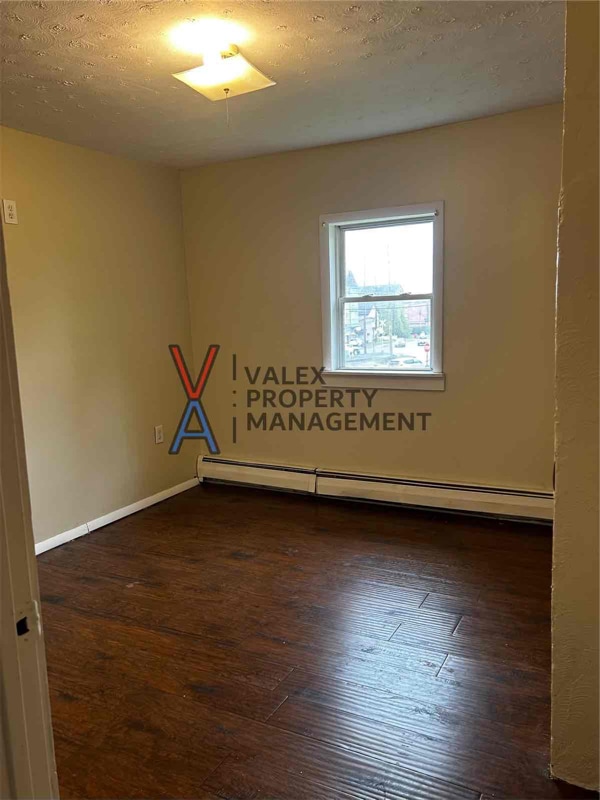 121 Dundaff St