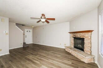 911 Bentgrass Dr in Greenwood, IN - Building Photo - Building Photo