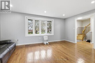 536 Lisbon Ct in Oshawa, ON - Building Photo - Building Photo