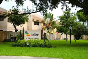 2720 S Oakland Forest Dr in Oakland Park, FL - Building Photo