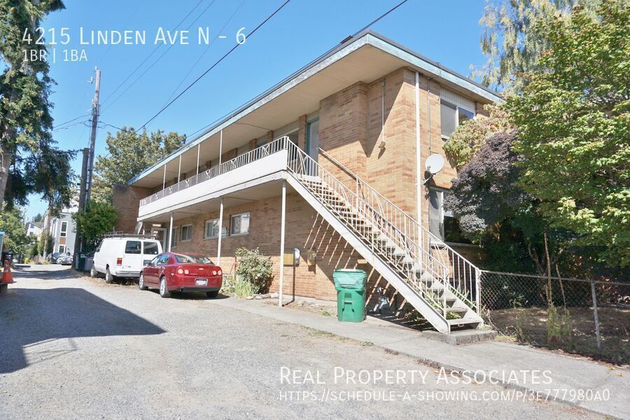 4215 Linden Ave N in Seattle, WA - Building Photo
