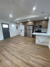 1346 W 37th St in Los Angeles, CA - Building Photo - Building Photo