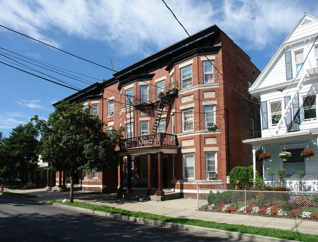 69-71 Washington St in Tarrytown, NY - Foto de edificio - Building Photo