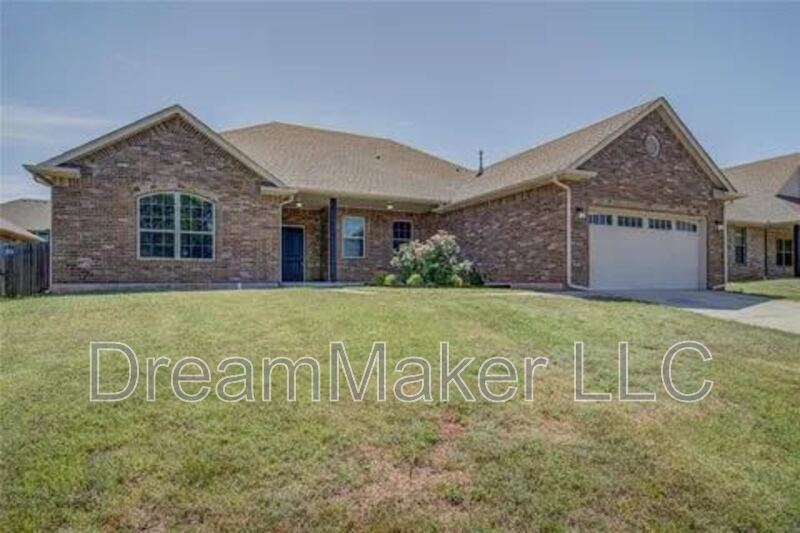 1712 Appaloosa Dr in Blanchard, OK - Building Photo