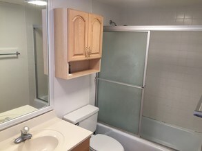 555 University Ave, Unit 905 in Honolulu, HI - Foto de edificio - Building Photo