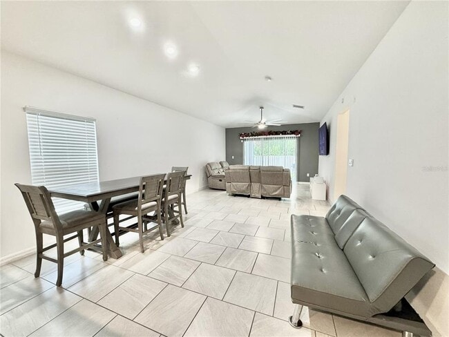 1082 Chase Austin Way in Sanford, FL - Building Photo - Building Photo