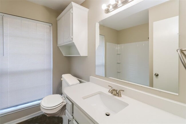 8313 NW 105th St in Oklahoma City, OK - Building Photo - Building Photo