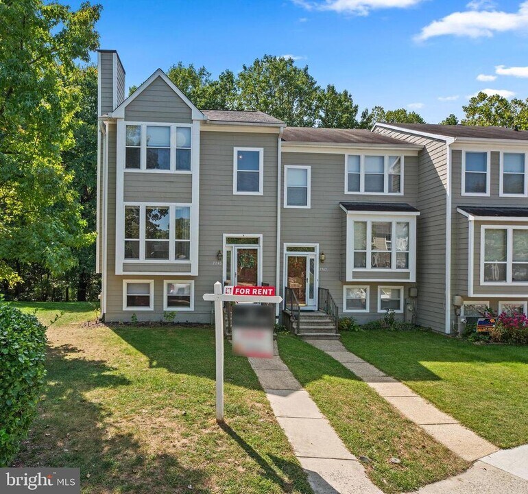 7745 Chatfield Ln in Ellicott City, MD - Building Photo