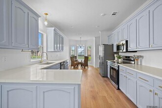 18482 Lake Iris Ave in Baton Rouge, LA - Foto de edificio - Building Photo