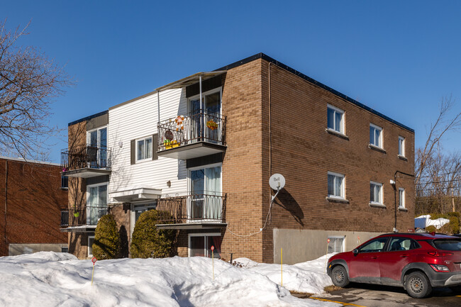 2265 Vallières Rue