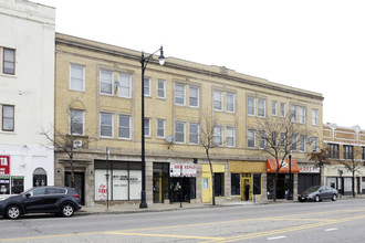 Mixed-Use Building in Chicago, IL - Building Photo - Building Photo