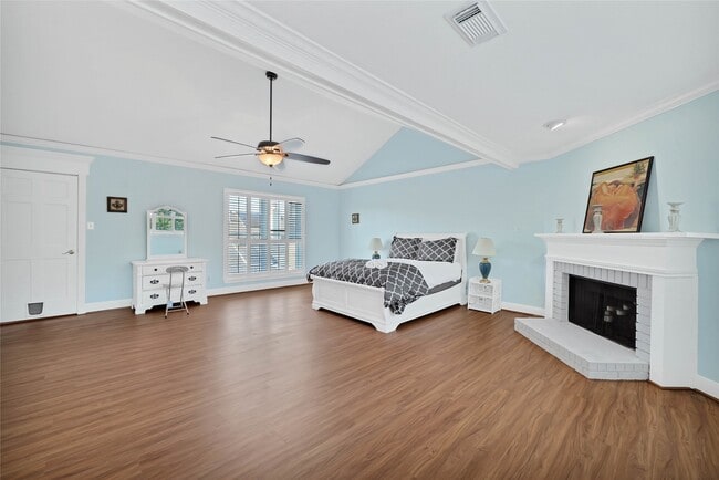 property at 1802 Potomac Dr