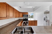 1931 Sabal Palm Dr, Unit 208 in Davie, FL - Foto de edificio - Building Photo