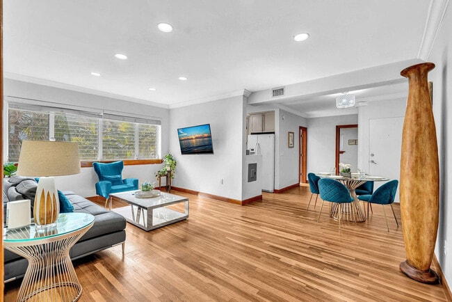 10004 E Bay Harbor Dr