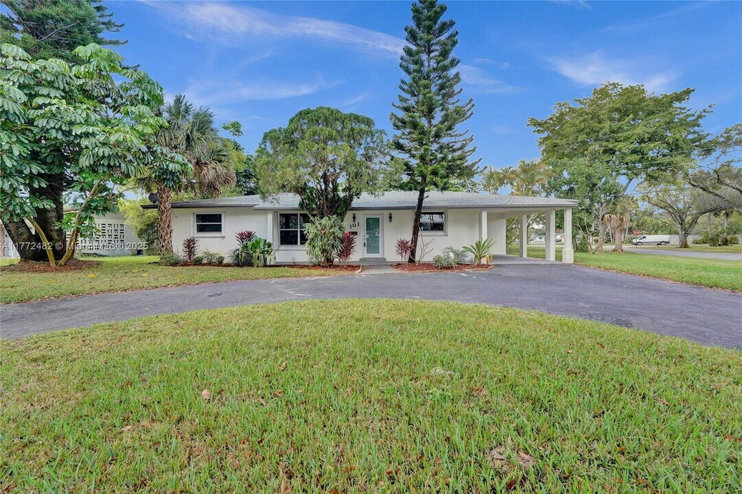 101 SW 53rd Ave in Plantation, FL - Building Photo