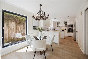 2422 Nantucket Dr in Houston, TX - Building Photo