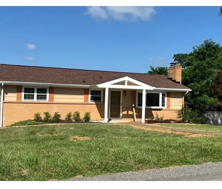 101 Meadow St in Canonsburg, PA - Building Photo