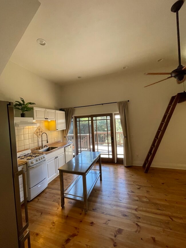 754 Old Topanga Canyon Rd, Unit Space 1 in Topanga, CA - Foto de edificio - Building Photo