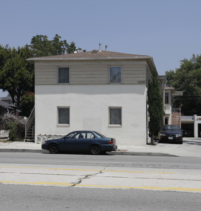 11555 Burbank Blvd in North Hollywood, CA - Building Photo - Building Photo