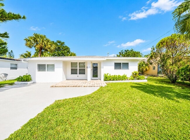 property at 1721 N 16th Ct