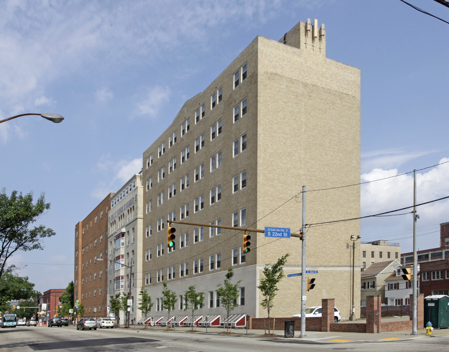 Carson Towers in Pittsburgh, PA - Foto de edificio