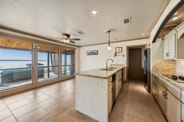 18409 Shore Dr in Kemp, TX - Building Photo