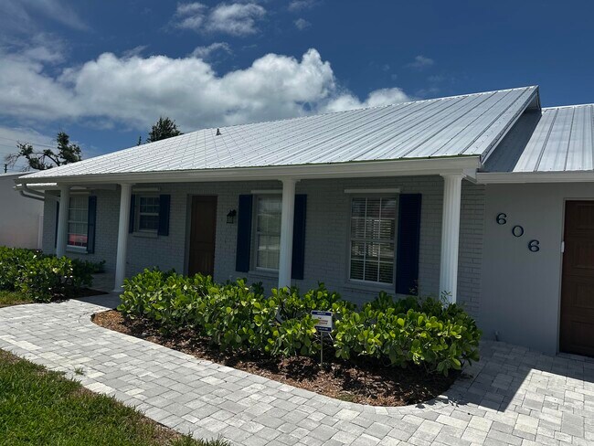 606 Conn Way in Vero Beach, FL - Building Photo - Building Photo