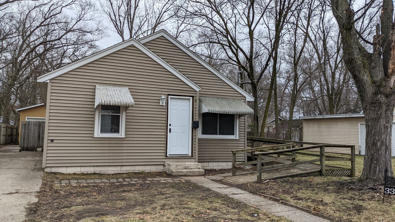 3325 8th St in Muskegon Heights, MI - Building Photo