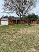 7921 S 87th E Ave in Tulsa, OK - Building Photo