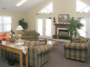 Hunters Run in Marion, IN - Building Photo - Interior Photo