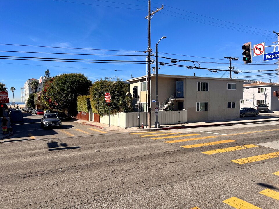 47 Westminster Ave in Venice, CA - Building Photo