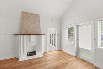 1222 Genoa St in Coral Gables, FL - Foto de edificio - Building Photo