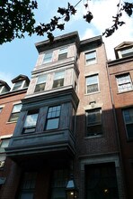 16 S Russell St in Boston, MA - Foto de edificio - Building Photo