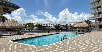 1600 S Ocean Dr in Hollywood, FL - Building Photo - Building Photo