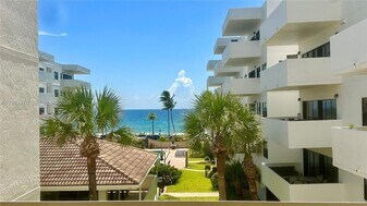 330 SE 20th Ave, Unit 303 in Deerfield Beach, FL - Building Photo