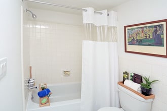 Muirwood Terraces and Apartments in Farmington Hills, MI - Foto de edificio - Interior Photo