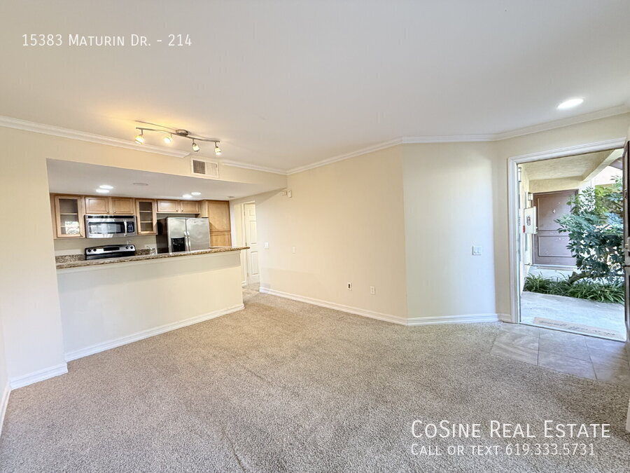 15383 Maturin Dr in San Diego, CA - Building Photo