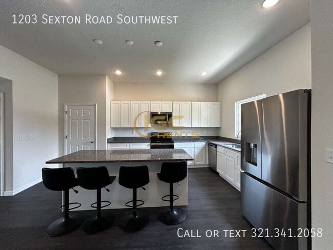 1203 Sexton Rd SW in Palm Bay, FL - Building Photo - Building Photo