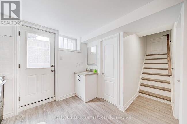 2 Vankirk Rd in Toronto, ON - Building Photo - Building Photo