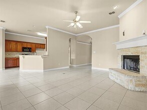 8464 Arroyo Ln in Benbrook, TX - Foto de edificio - Building Photo
