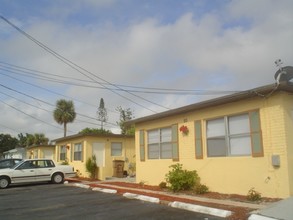 73-93 NE 7th Ct in Deerfield Beach, FL - Building Photo - Building Photo