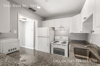 5642 River Rd in New Port Richey, FL - Building Photo - Building Photo