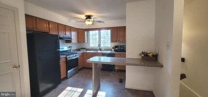 10 Woodfield Dr in Claymont, DE - Building Photo - Building Photo