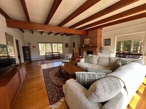 9 Wampanoag Cir in North Kingstown, RI - Building Photo - Building Photo