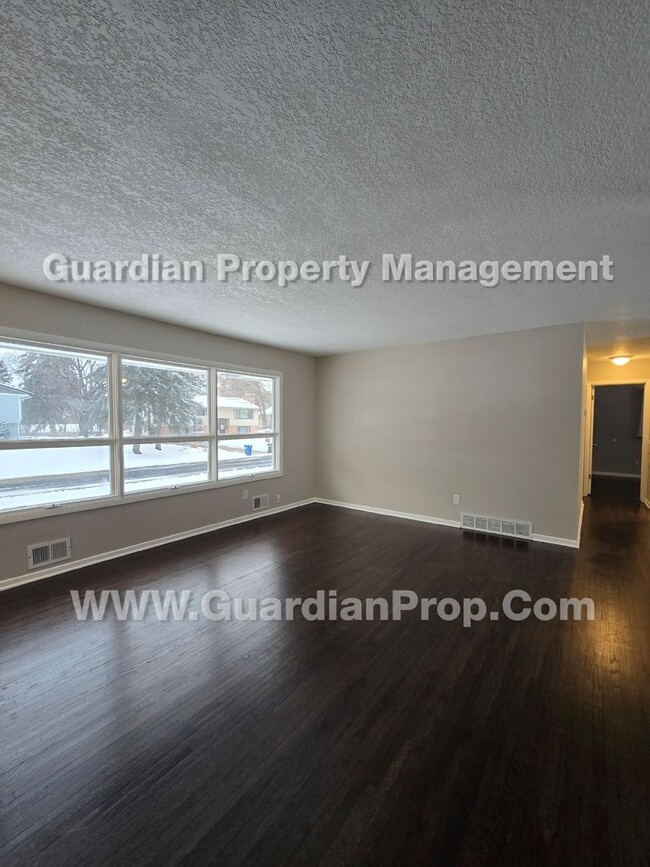 1484 19th Ave NW in New Brighton, MN - Building Photo - Building Photo